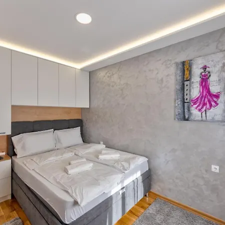 Ivana Elza Apartamento *